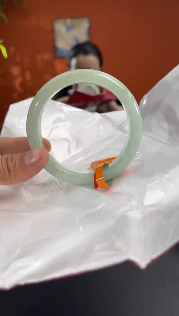 未镶嵌手镯翡翠一***?翡翠手镯57