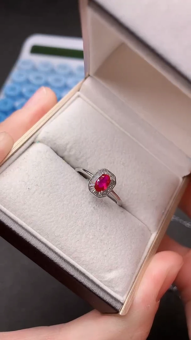 【闪购商品】红宝石戒指银S925镶嵌........
