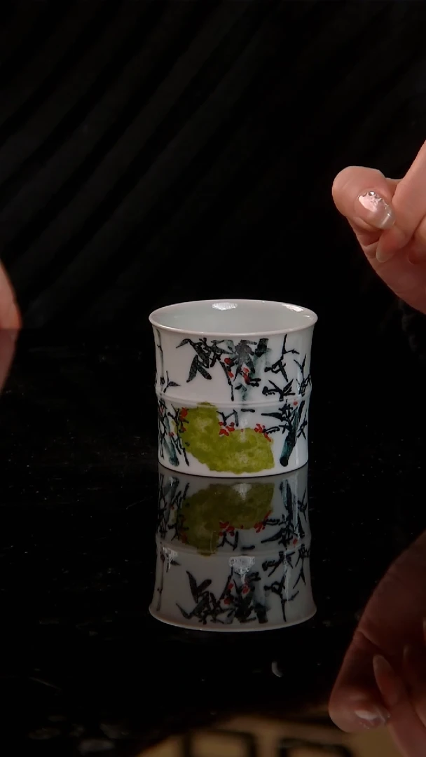 李华手绘釉中五彩竹石图竹节杯