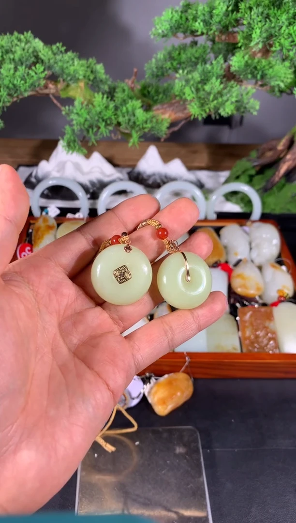 和田玉未镶嵌耳饰其他