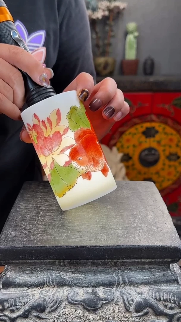 摆件陶瓷手工玉白泥鱼釉上彩转运杯