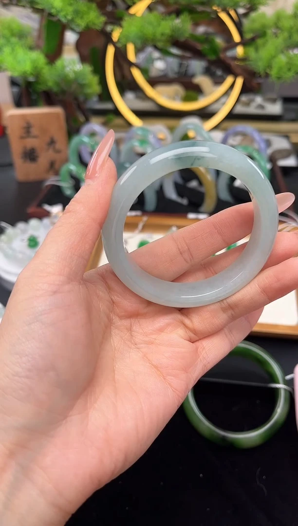 未镶嵌手镯翡翠手镯