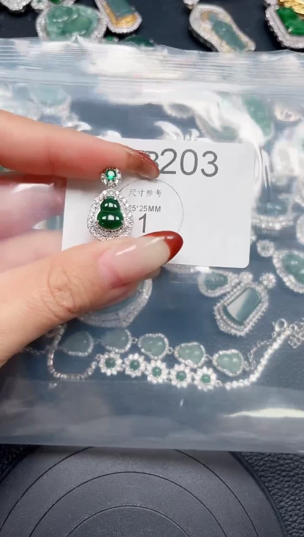 【闪购商品】翡翠颈饰未镶嵌 赠皮绳203