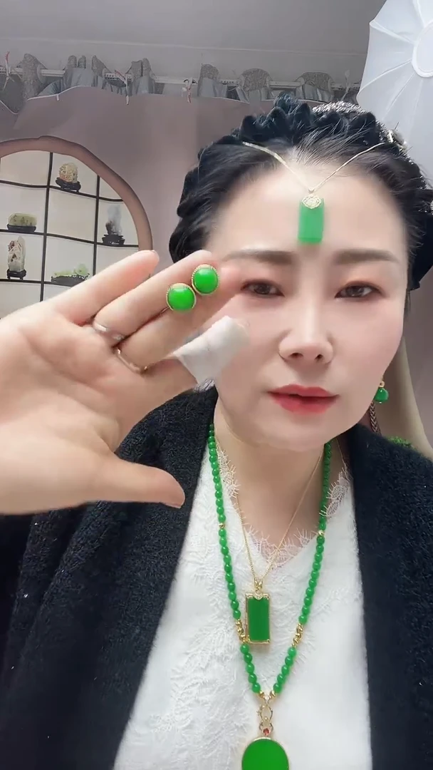 【闪购商品】翡翠耳饰14K金镶嵌W73号耳钉