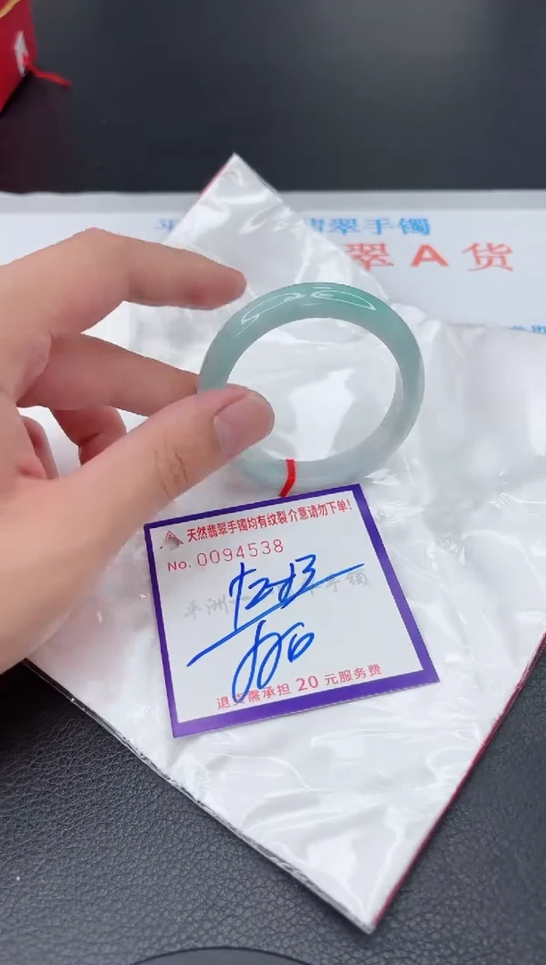 翡翠手镯未镶嵌1