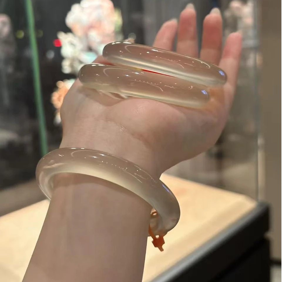 【带证书】天然玛瑙马料香槟金正圈手镯多样性发一