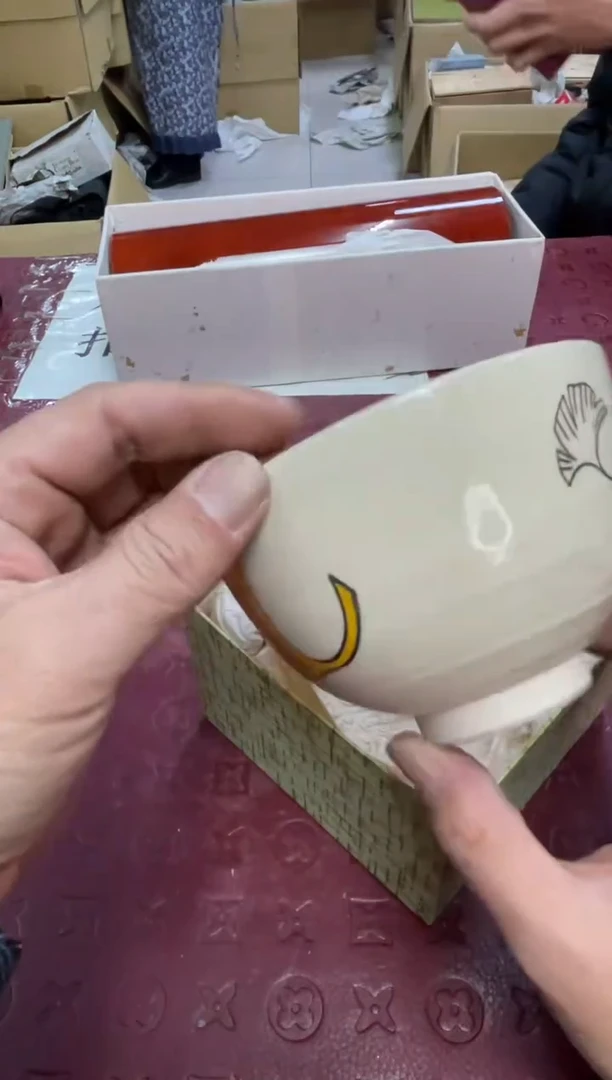 碗曼***~默认微瑕，no退no换，介意勿拍