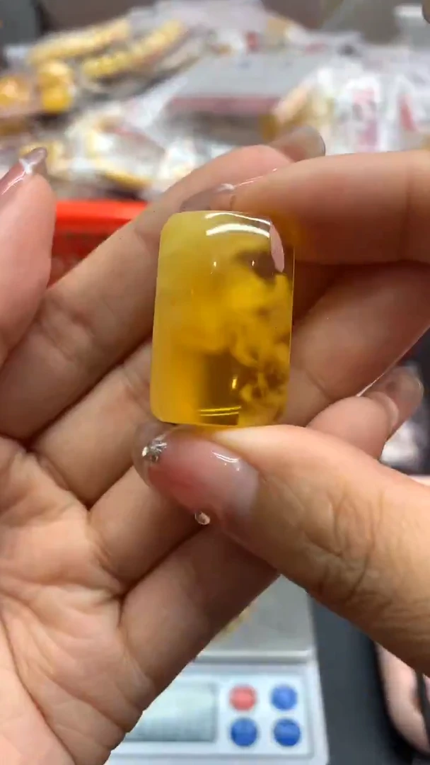 未镶嵌琥珀珠宝奇石334