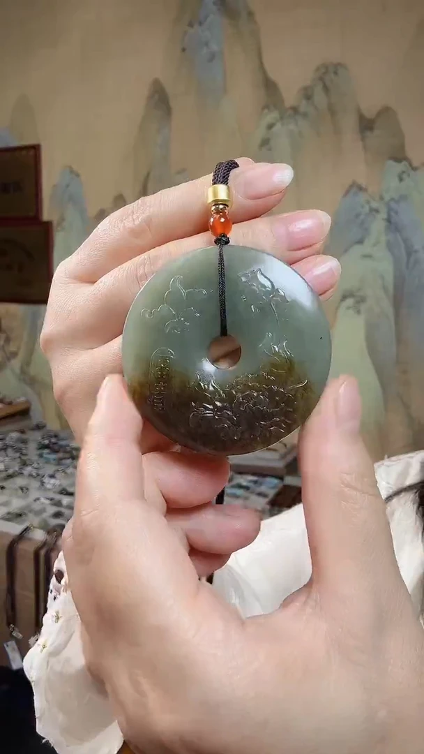 颈饰未镶嵌和田玉.