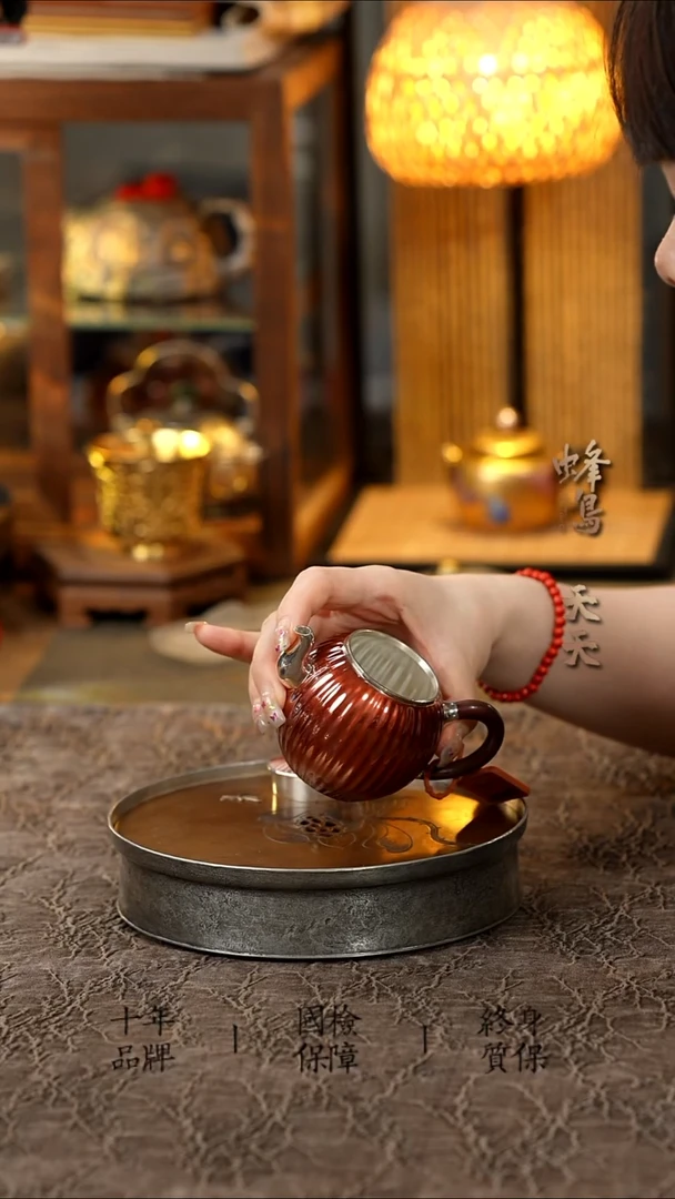 白豪银真 木把铜包银碧玉钮花瓣润玉弯嘴小壶 BHA1029