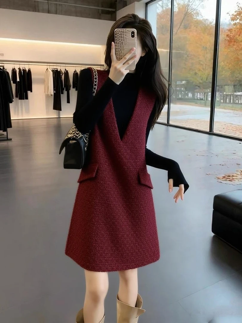 冬季新款独特漂亮时尚高级感简约大方得体小香风红色背心女连衣裙