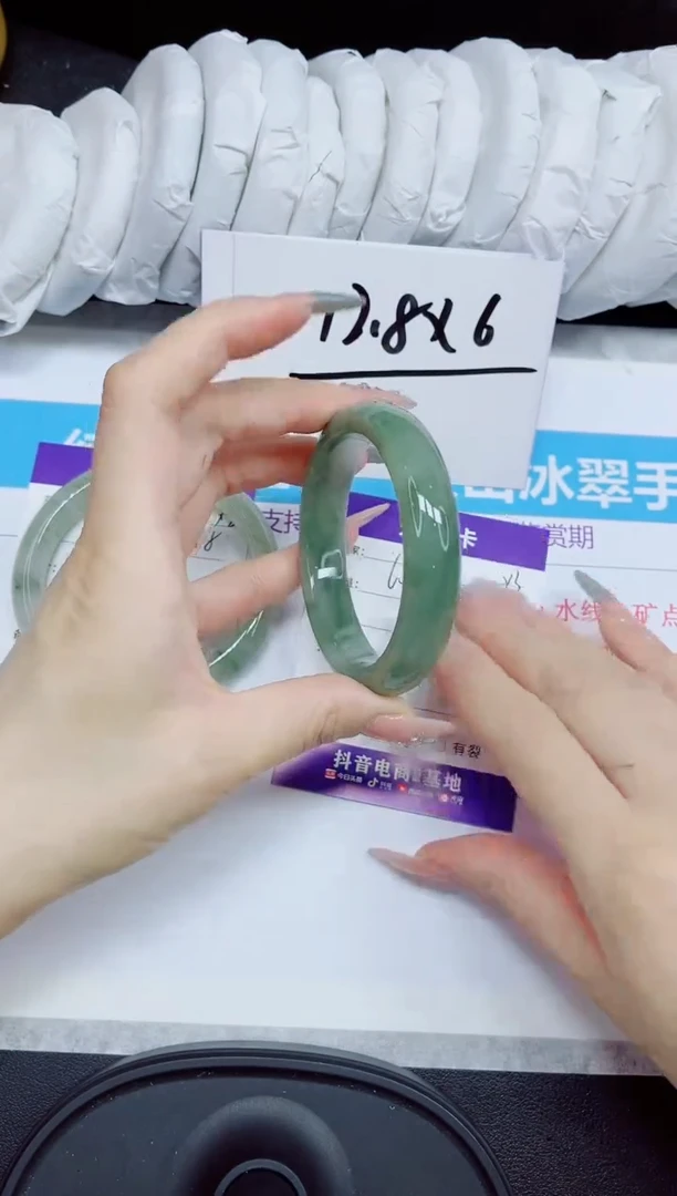 石英质玉手镯未镶嵌60