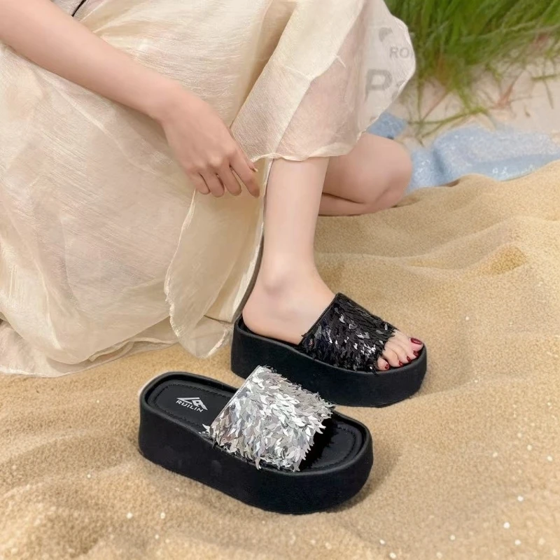 亮片一字拖鞋女2025新款夏季爆款外穿高级感厚底靓女风软底沙滩鞋