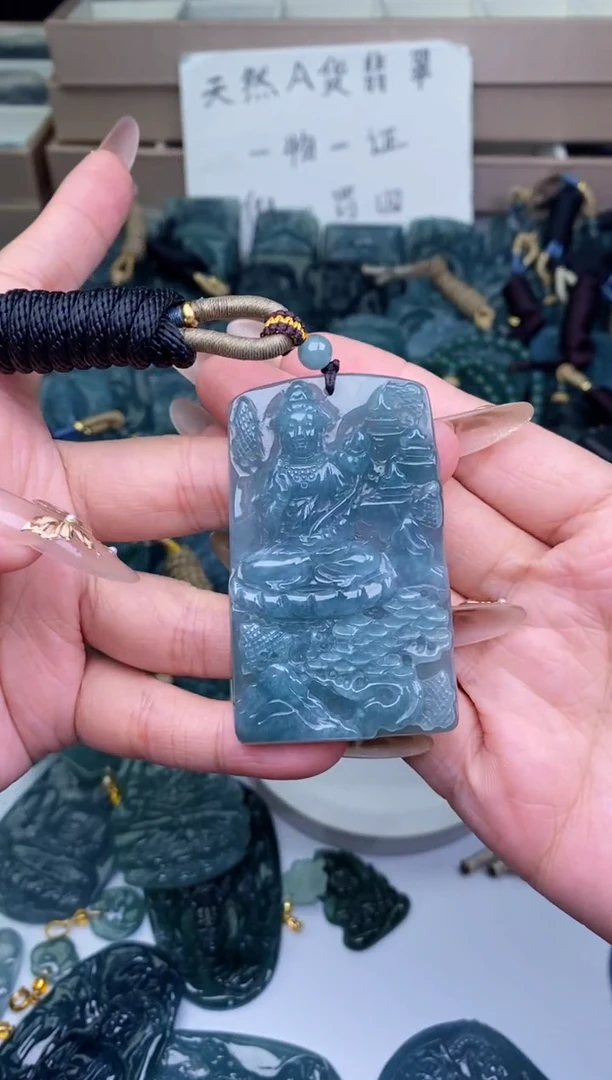 颈饰未镶嵌翡翠