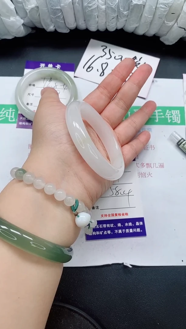 未镶嵌手镯石英质玉79/58-59