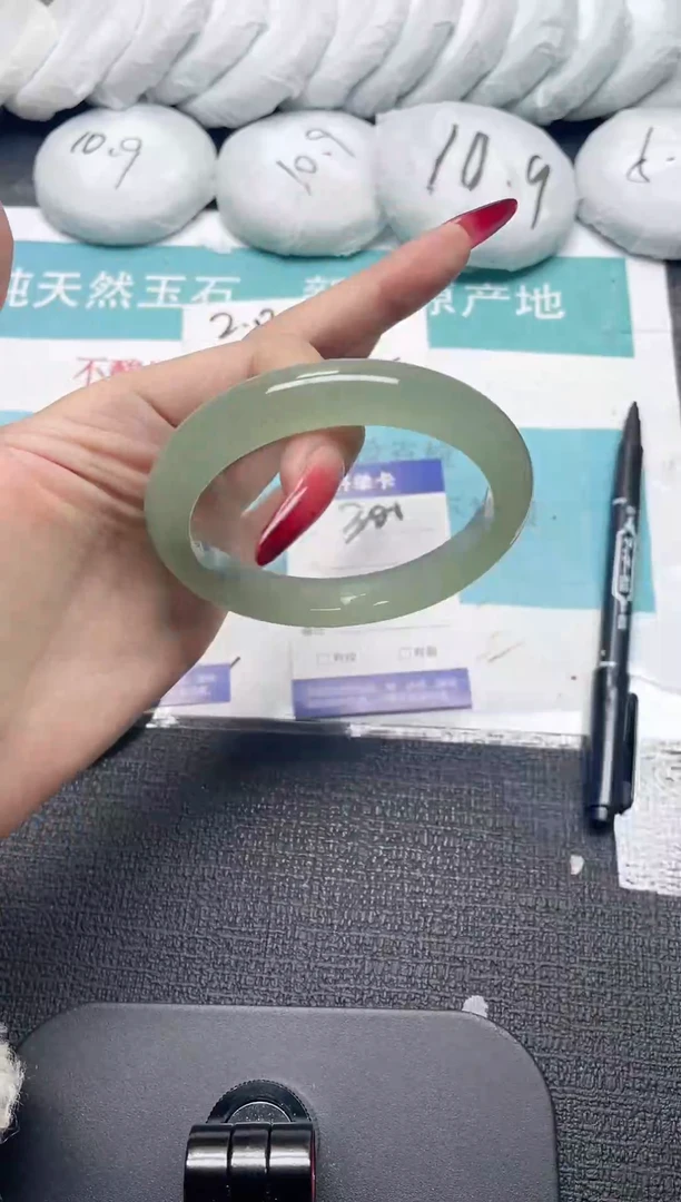 未镶嵌手镯石英质玉300-64
