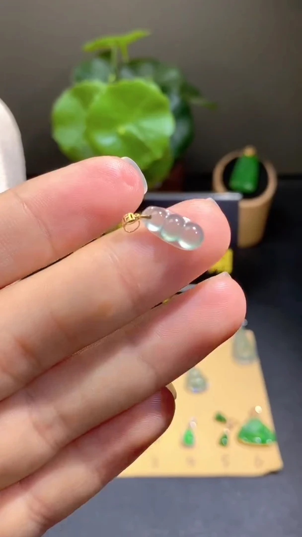 颈饰18K金镶嵌翡翠翡翠A货