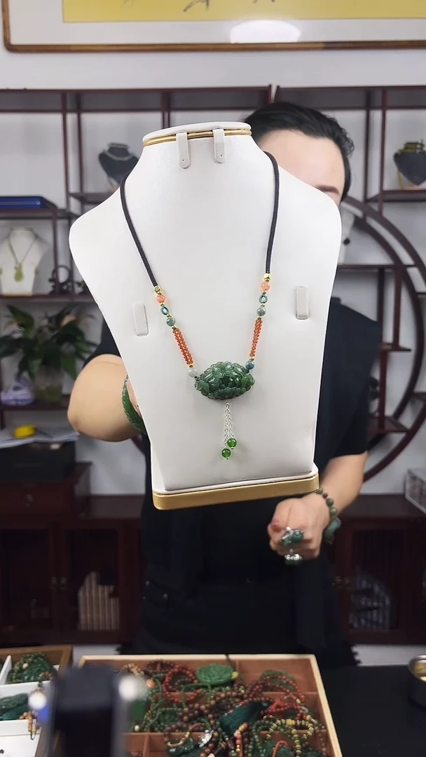 颈饰未镶嵌和田玉1