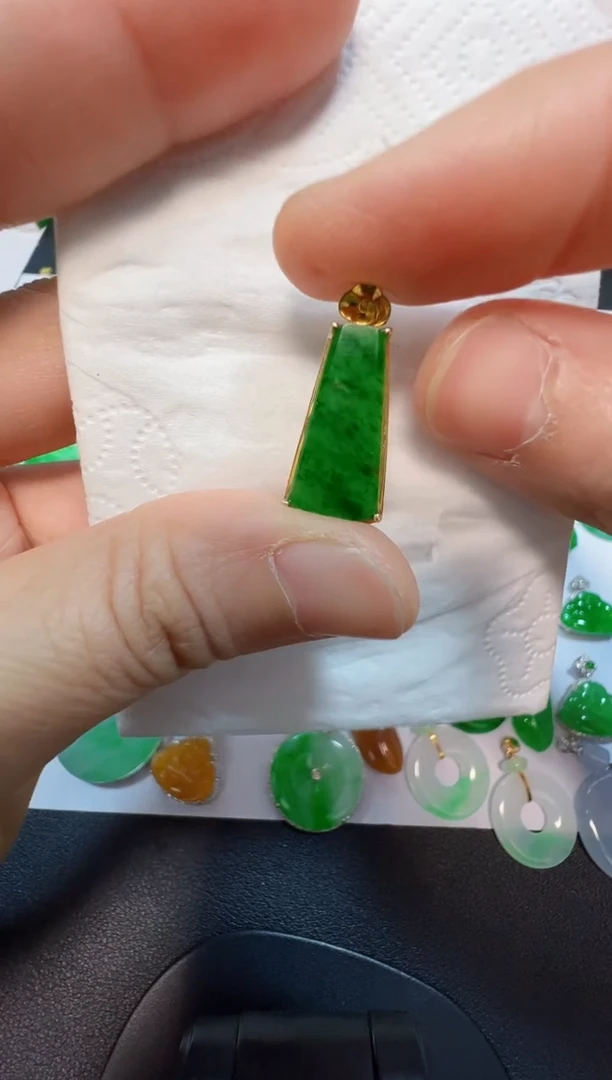 吊坠(不含链)18K金镶嵌翡翠880