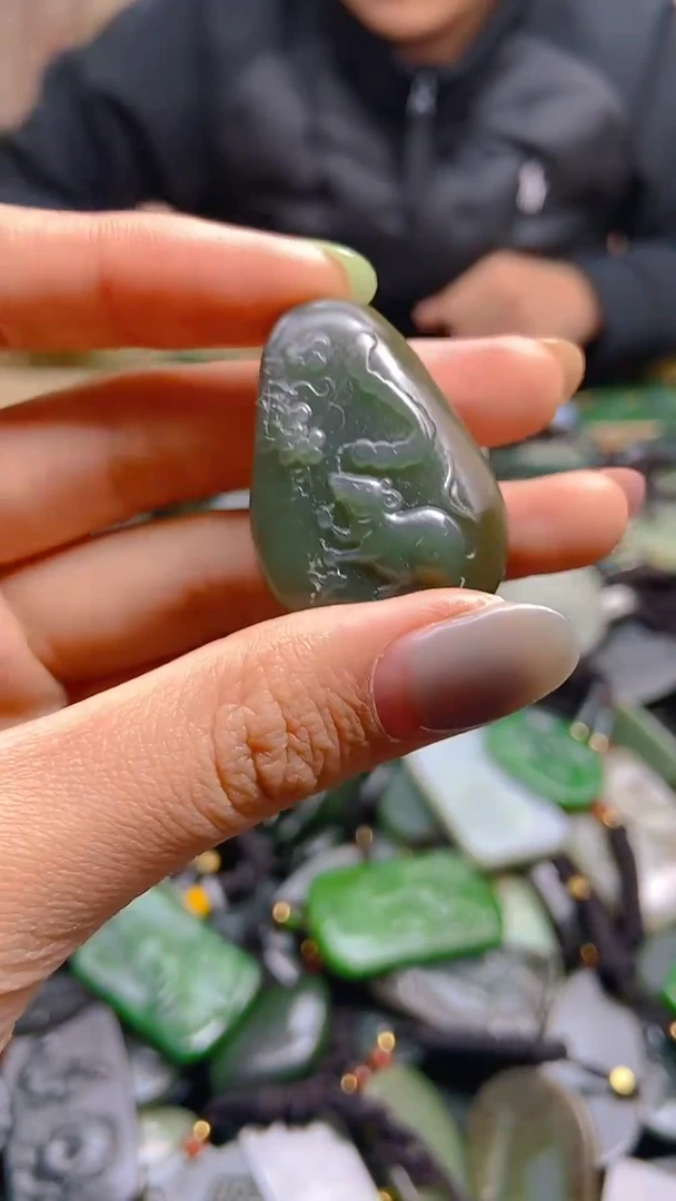 颈饰未镶嵌和田玉1