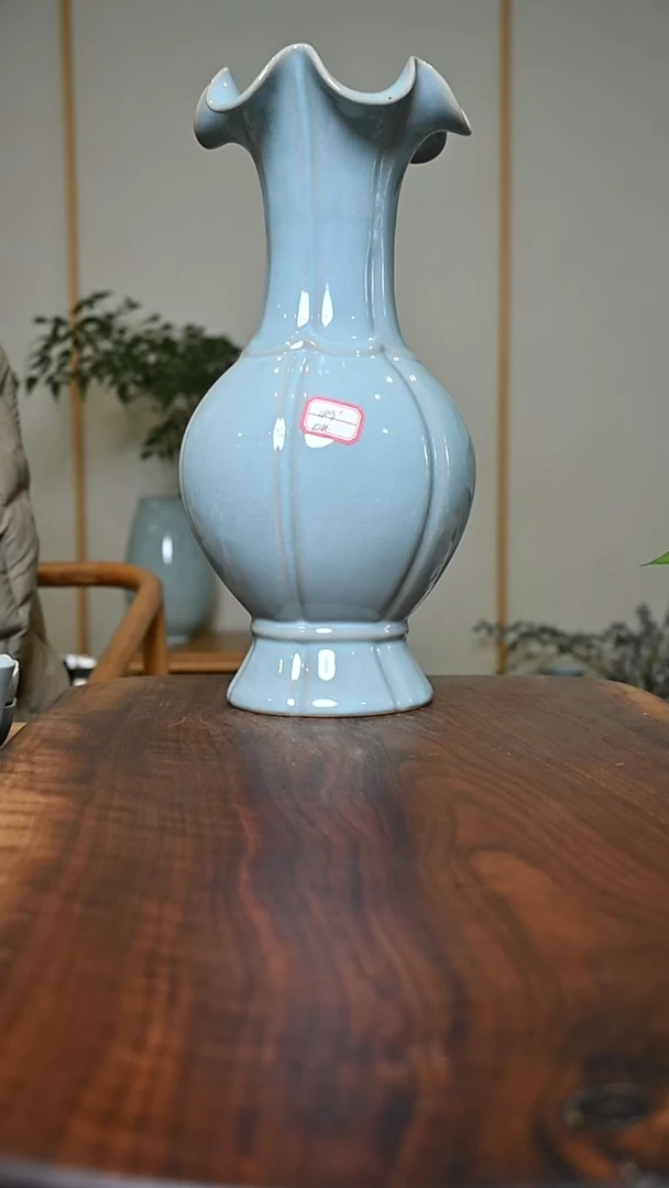 10#荷叶口瓶 天青 微瑕 朱家汝窑款