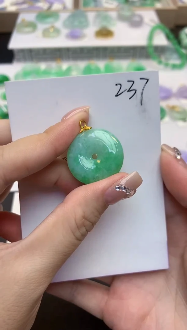 颈饰18K金镶嵌翡翠天然缅甸a货翡翠