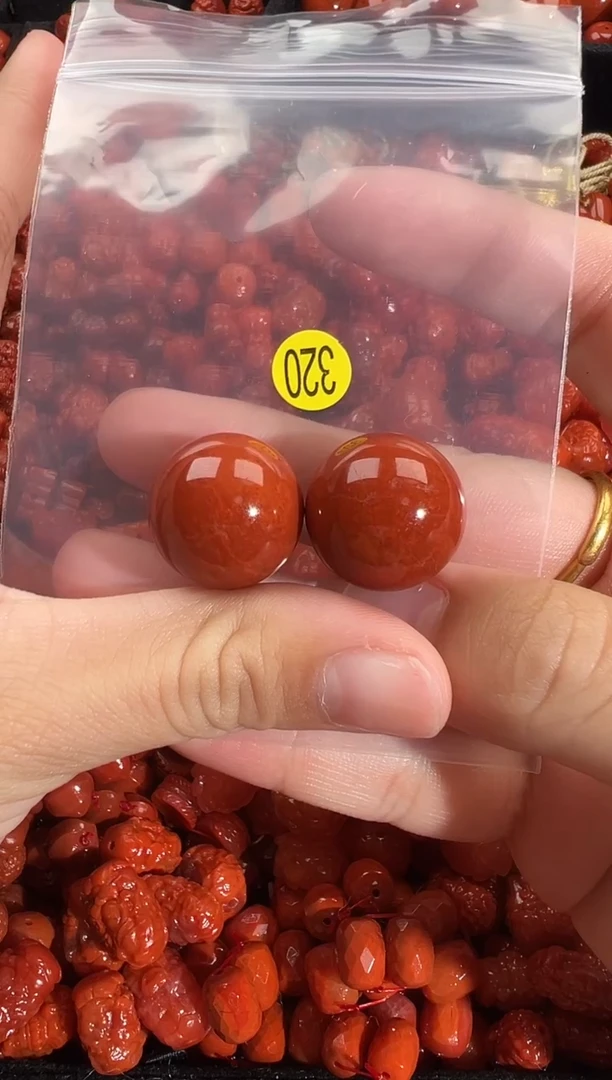 颈饰未镶嵌南红玛瑙旺**饼2