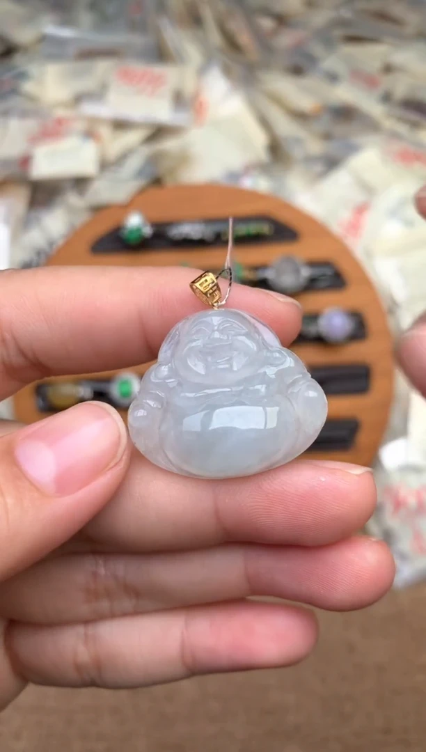 18K金镶嵌挂件翡翠一