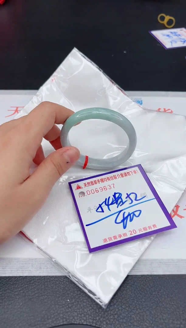 翡翠手镯未镶嵌1
