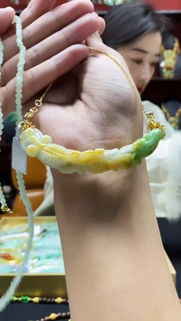 颈饰未镶嵌翡翠吊坠