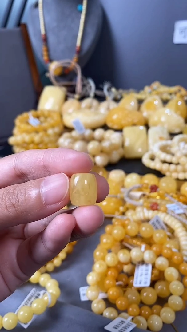 裸石琥珀未镶嵌葫芦吊坠