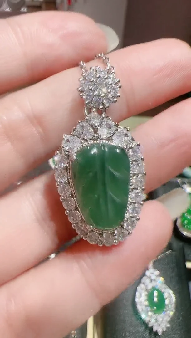 【闪购商品】翡翠颈饰未镶嵌202521381