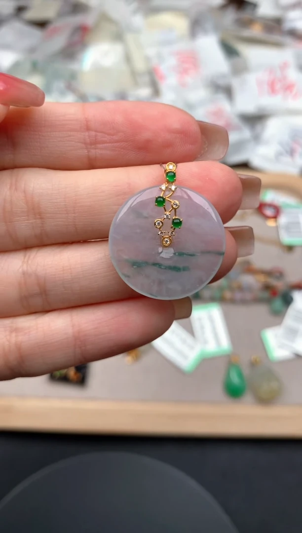 18K金镶嵌挂件翡翠一