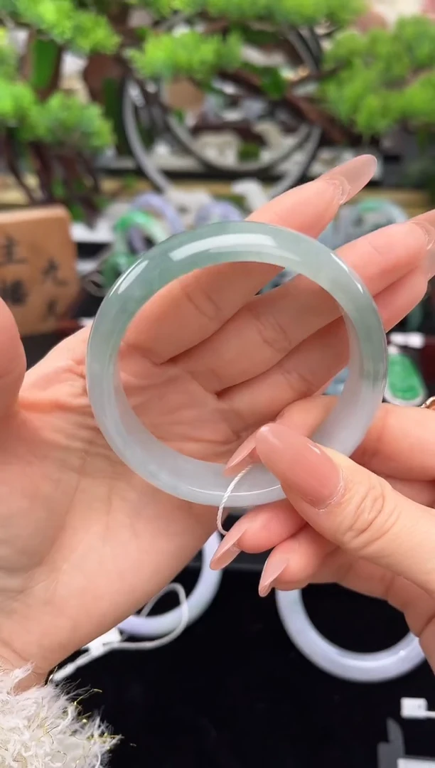 未镶嵌手镯翡翠手镯