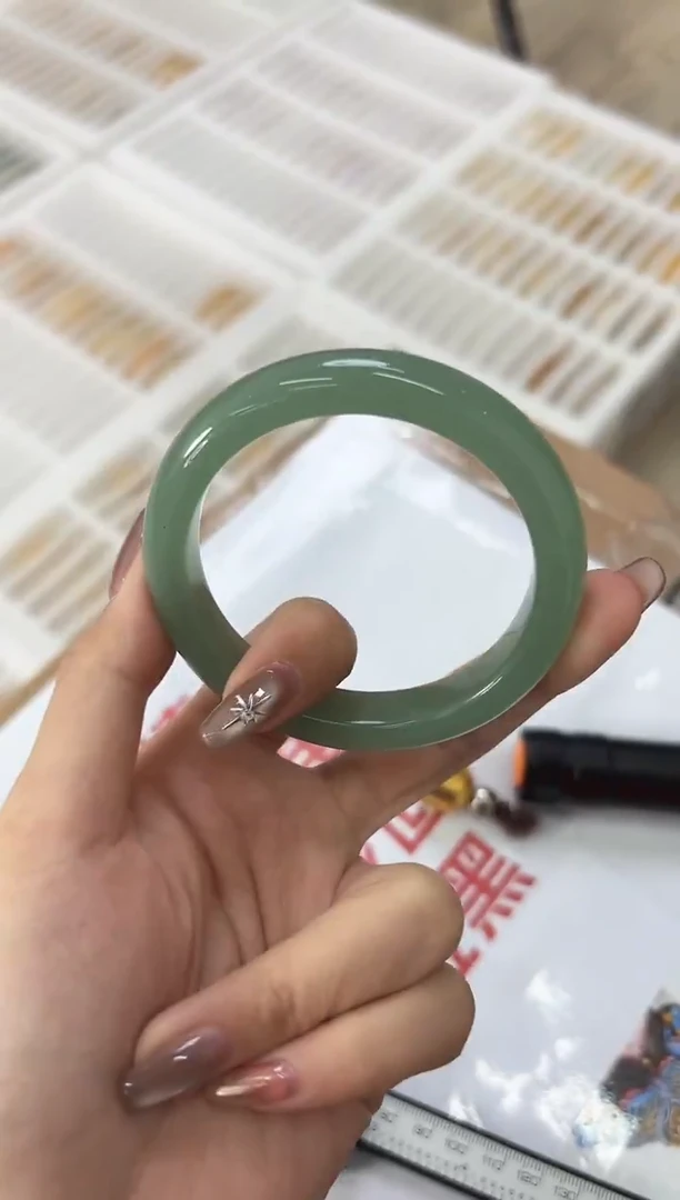 未镶嵌手镯石英质玉43-