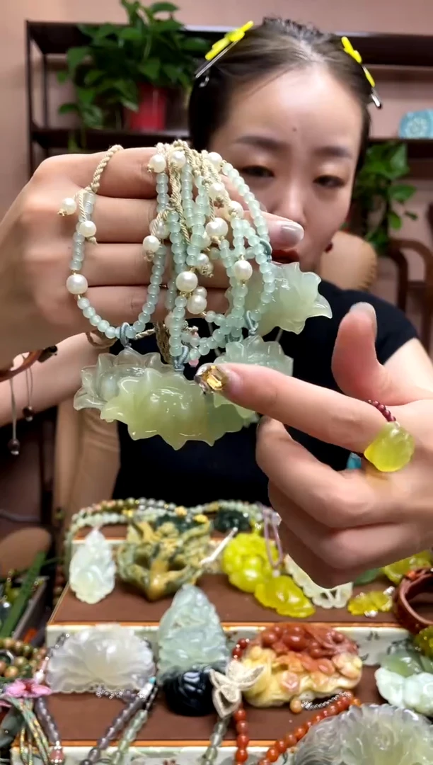 未镶嵌岫玉吊坠多样性发货发其中之一