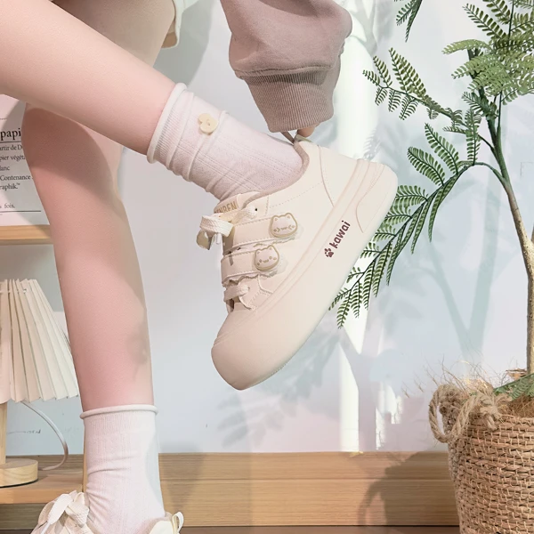 人本加绒保暖小白鞋女秋冬新款厚底二棉板鞋女小众卡通猫咪大头鞋