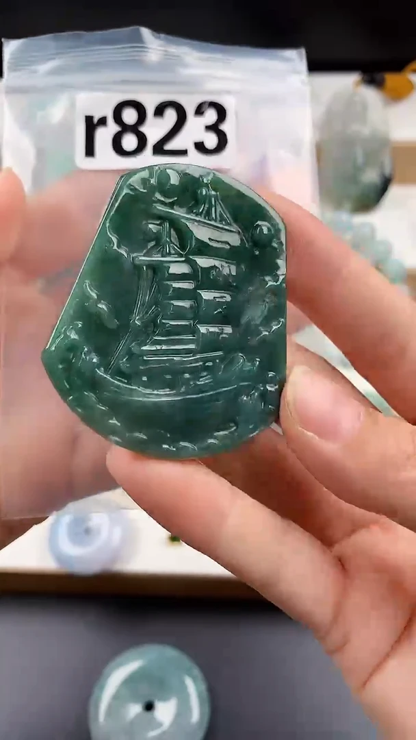 颈饰未镶嵌翡翠天然翡翠吊坠挂件