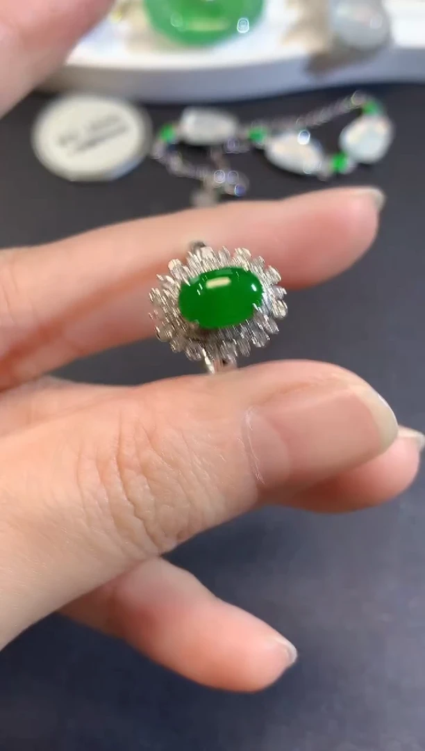 18K金镶嵌戒指翡翠A40 多样性发货一件