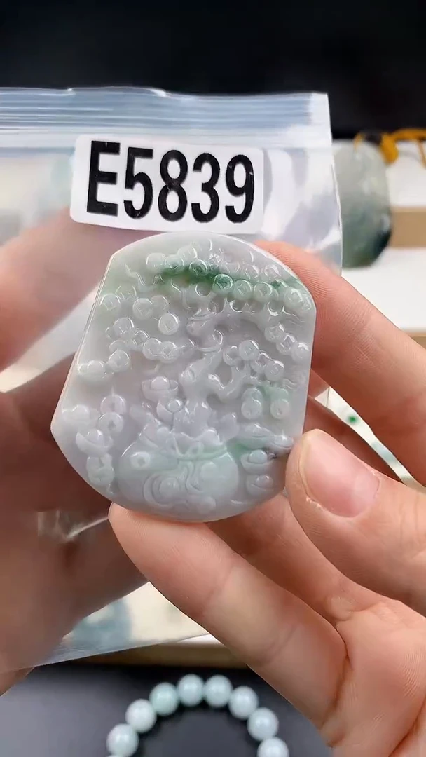 颈饰未镶嵌翡翠天然翡翠吊坠挂件