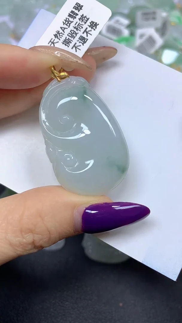 颈饰18K金镶嵌翡翠