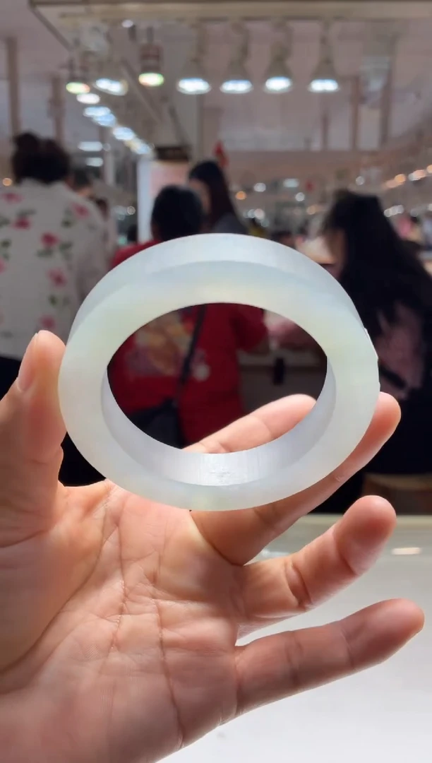 未镶嵌手镯定制翡翠定金一万参考价小六一开