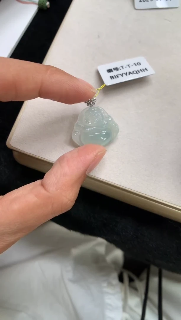 翡翠18K金镶嵌颈饰佛公