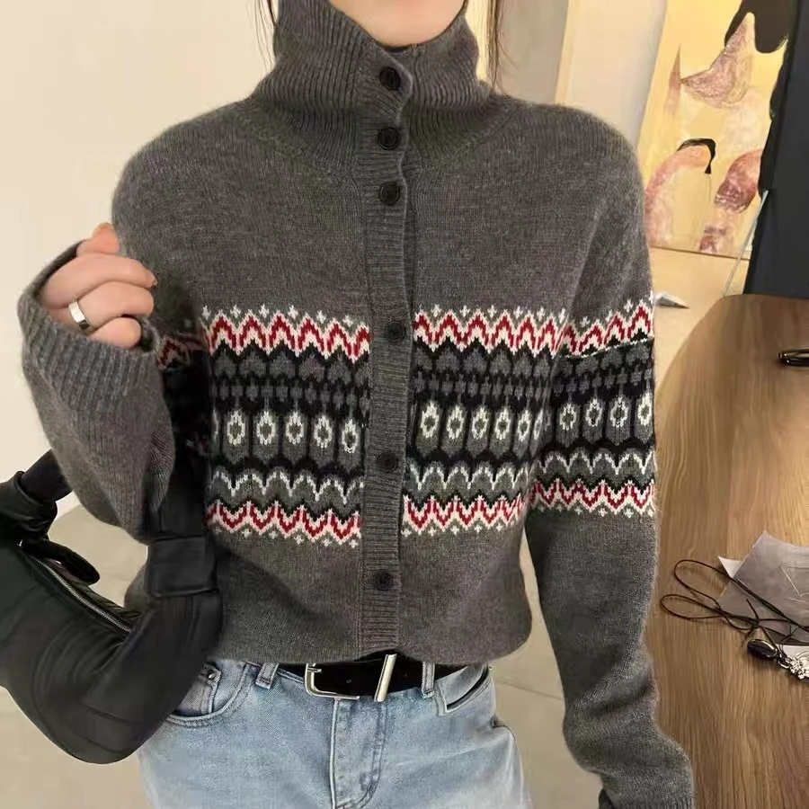 费尔岛冬季新款欧货复古提花单排纽扣高领开衫女软糯厚款针织衫