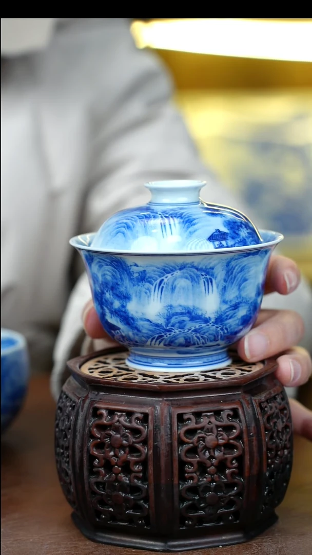 青花山水杯一个（不合缝）