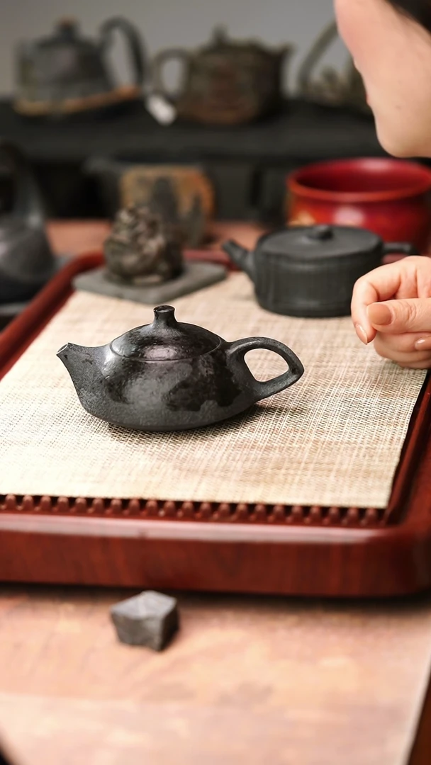 归玉堂冰碛岩重工雕刻透光守智壶200cc