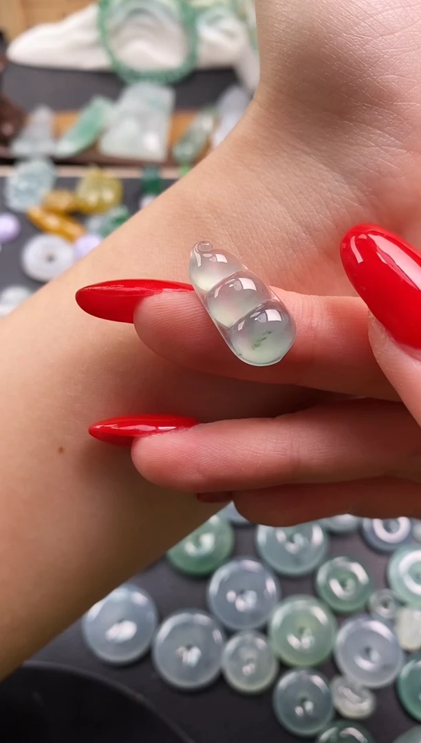 颈饰未镶嵌翡翠福豆