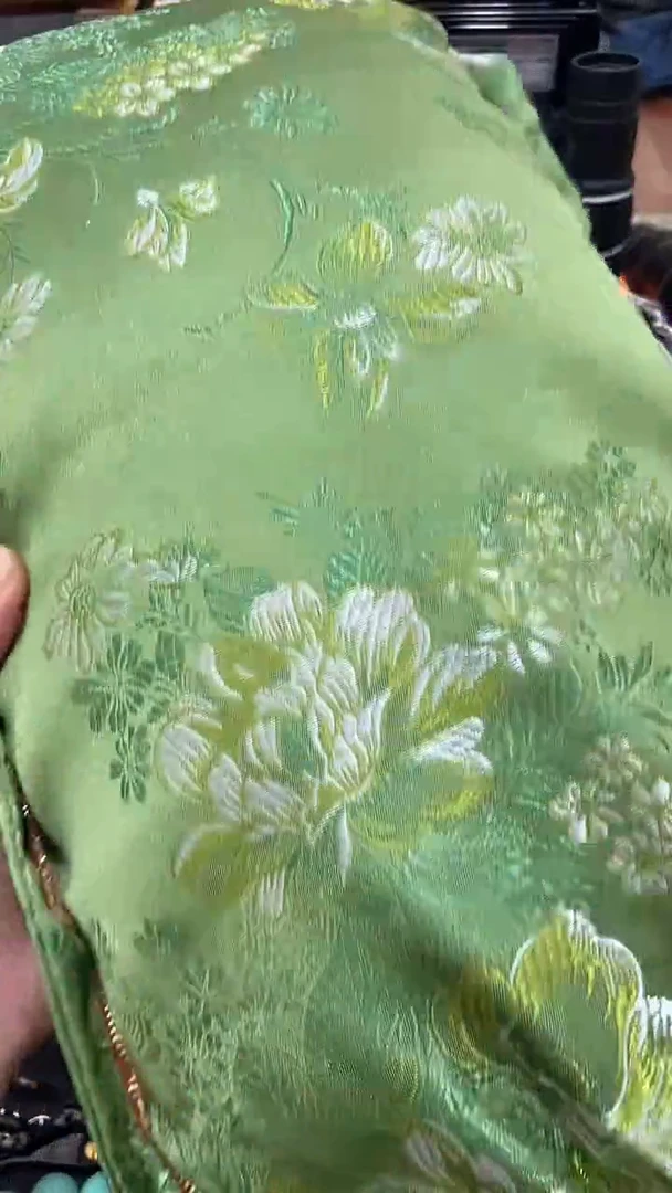 瓷片闪购商品  如图所示