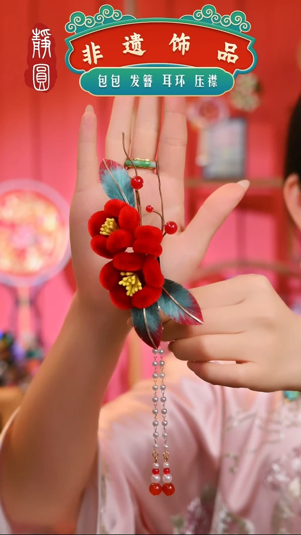 【闪购商品】织绣红暗香胖绒边夹