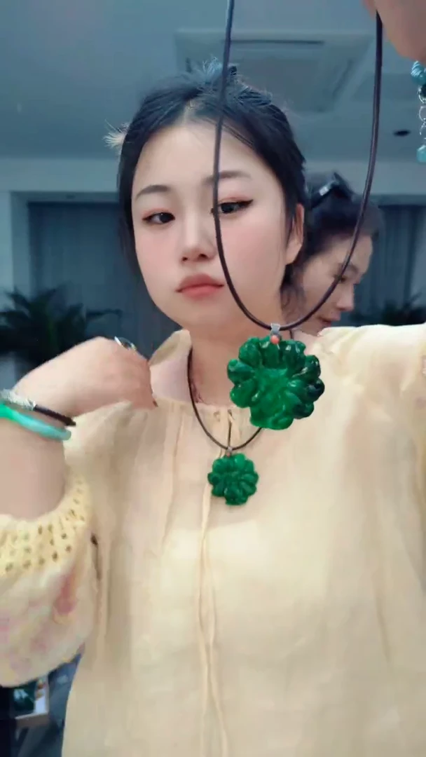 颈饰未镶嵌翡翠2513绿九尾吊坠